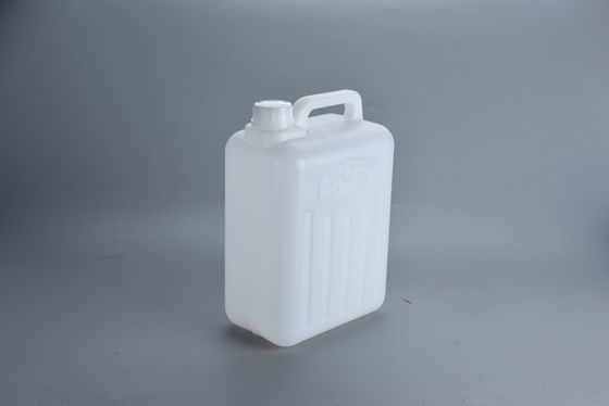 5L एक्सट्रूज़न ब्लो मोल्डेड प्लास्टिक जेरी कैन सफेद रंग और स्थायित्व के लिए 2 मिमी दीवार मोटाई